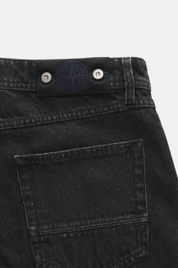 Close-up rear view of Stone Island Jeans 'Black Denim - Medium Grainy Wash' black showing the waistband with compass badge and back pocket.

Description: <p>Denim with attitude: The jeans 'Black Denim - Medium Grainy Wash' in Straight Fit from the 'Denim'