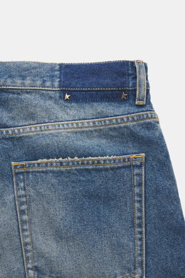 Golden Goose Jeans 'Skate' rauchblau, Detailaufnahme von hinten oben, Denim reine Baumwolle, weicher Griff, Used-Waschung, Loose Fit, Five-Pocket, Metall-Sterne Patch.