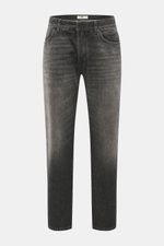 Vorderansicht der PT Torino Denim Jeans 'Barrel' dunkelgrau, knöchellang, gerader Schnitt, Tapered Fit, Denim aus reiner Baumwolle, weicher Griff, Button Fly, rückwärtiges Logo-Patch.