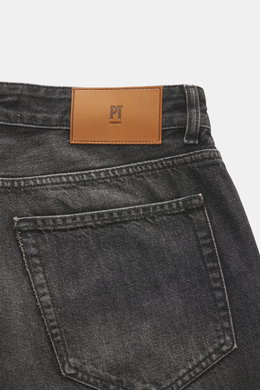 Rückansicht der PT Torino Denim Jeans 'Barrel' dunkelgrau, aus reinem Baumwoll-Denim mit weichem Griff, geradem, knöchellangem Tapered Fit, Button Fly und Logo-Patch.