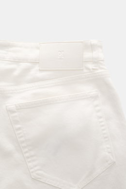 Close-up rear view of PT Torino Denim Jeans 'Barrel' offwhite showcasing denim made of pure cotton, soft touch, tapered fit, straight cut, ankle length, button fly, and rear logo patch.