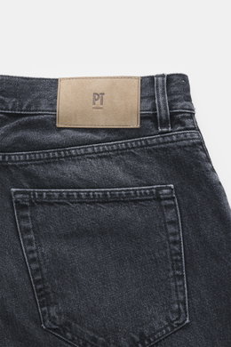 Rückansicht der PT Torino Denim Jeans 'Breakbeat' dunkelgrau mit Leather Patch, Five-Pocket-Stil, Slim Fit, Zip Fly, Used-Waschung, weichem Baumwoll-Denim.