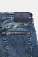 PT Torino Denim Jeans 'Indie' blau, Detailaufnahme von hinten oben, Used-Waschung, Leather Patch, Slim Fit, elastische Baumwolle, schmal zulaufend.