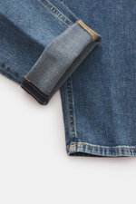 Nahaufnahme der umgeschlagenen Beinöffnung der PT Torino Denim Jeans 'Indie' blau in Slim Fit, aus elastischer Baumwolle mit Used-Waschung.