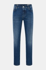 Brunello Cucinelli Jeans 'Traditional Fit' blau, frontale Nahaufnahme, leichter Used-Look, schmal zulaufend, Five-Pocket, Button Fly, weicher Denim.