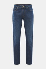 Incotex Jeans dunkelblau, frontal fotografiert, Slim Fit, Five-Pocket-Stil, Button Fly, Leather Patch, elastische Baumwolle, leicht schmal zulaufend, griffige Haptik.