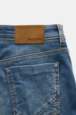 Incotex Jeans rauchblau Rückansicht mit Leather Patch, Five-Pocket-Stil, Button Fly, Slim Fit, leicht schmal zulaufend, Denim aus elastischer Baumwolle, authentische Waschung, leicht griffige Haptik.
