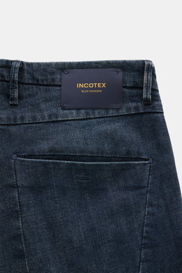 Incotex Jeans navy in Raw Design, navy Denim aus Baumwolle mit leichtem Stretch, Regular Fit, von hinten mit Label, paspelierte Taschen, Button Fly, Bundhaken.