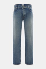 The Row Jeans 'Moe' rauchblau, frontal fotografiert, aus reiner Baumwolle mit weichem Griff, authentischer Used-Waschung, geradem Schnitt und Button-Fly.