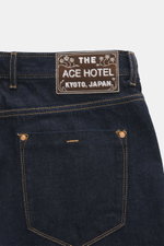 Ace Denim Jeans 'AD 53' navy Rückansicht mit besticktem Patch, Selvedge-Denim, leichter Stretch, weicher Griff, Tapered Fit, Button Fly, Five-Pocket-Stil.