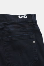 Dondup Jeans 'George' navy, Detailaufnahme von hinten oben, elastischer Denim, niedrige Bundhöhe, Five-Pocket-Stil, Metall-Initial, weicher Griff.