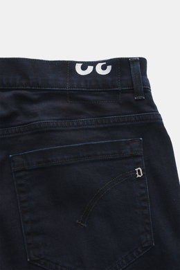Dondup Jeans 'George' navy, Detailaufnahme von hinten oben, elastischer Denim, niedrige Bundhöhe, Five-Pocket-Stil, Metall-Initial, weicher Griff.