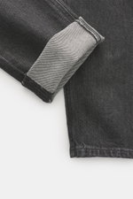 Dondup Jeans 'George' dunkelgrau, Detailaufnahme der schmal geschnittenen Wade mit umgekrempeltem Saum, elastischer Denimstoff.
