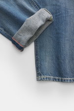 Dondup Jeans 'Icon Relax' smokey blue selvedge denim close-up from sleeve perspective, pure cotton, textured feel, authentic used wash, modern distressed effects, Icon Relax Fit (Tapered Fit), regular thigh width, ankle length, slightly tapered, button fl