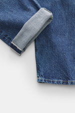Nahaufnahme der Dondup Jeans 'Bray' blau im Regular Fit aus Selvedge Denim, Ansicht eines hochgekrempelten Saums.