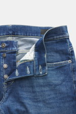 Dondup Jeans 'George' rauchblau, Detailaufnahme von vorne oben, elastischer Denim, Button Fly, Five-Pocket-Stil, weicher Griff, authentische Waschung.