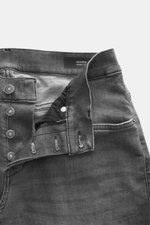 Dondup Jeans 'George' grau im Close-up von vorne, elastischer Denim, Skinny Fit, niedriger Bund, Button Fly, Five-Pocket-Stil, Metall-Initial.