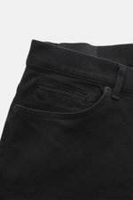 Dondup Jeans 'George' schwarz im Five-Pocket-Stil, elastischer Denim, niedriger Bund, paspelierte Münztasche, Detailfoto von oben.