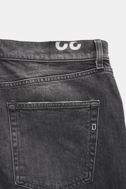 Close-up view of the back waistband and pocket of Dondup Jeans 'Icon Relax' dark grey, made of cotton and viscose, slightly elastic with a textured feel, Icon Relax Fit (Tapered Fit), regular thigh width, ankle length, button fly, five-pocket style.