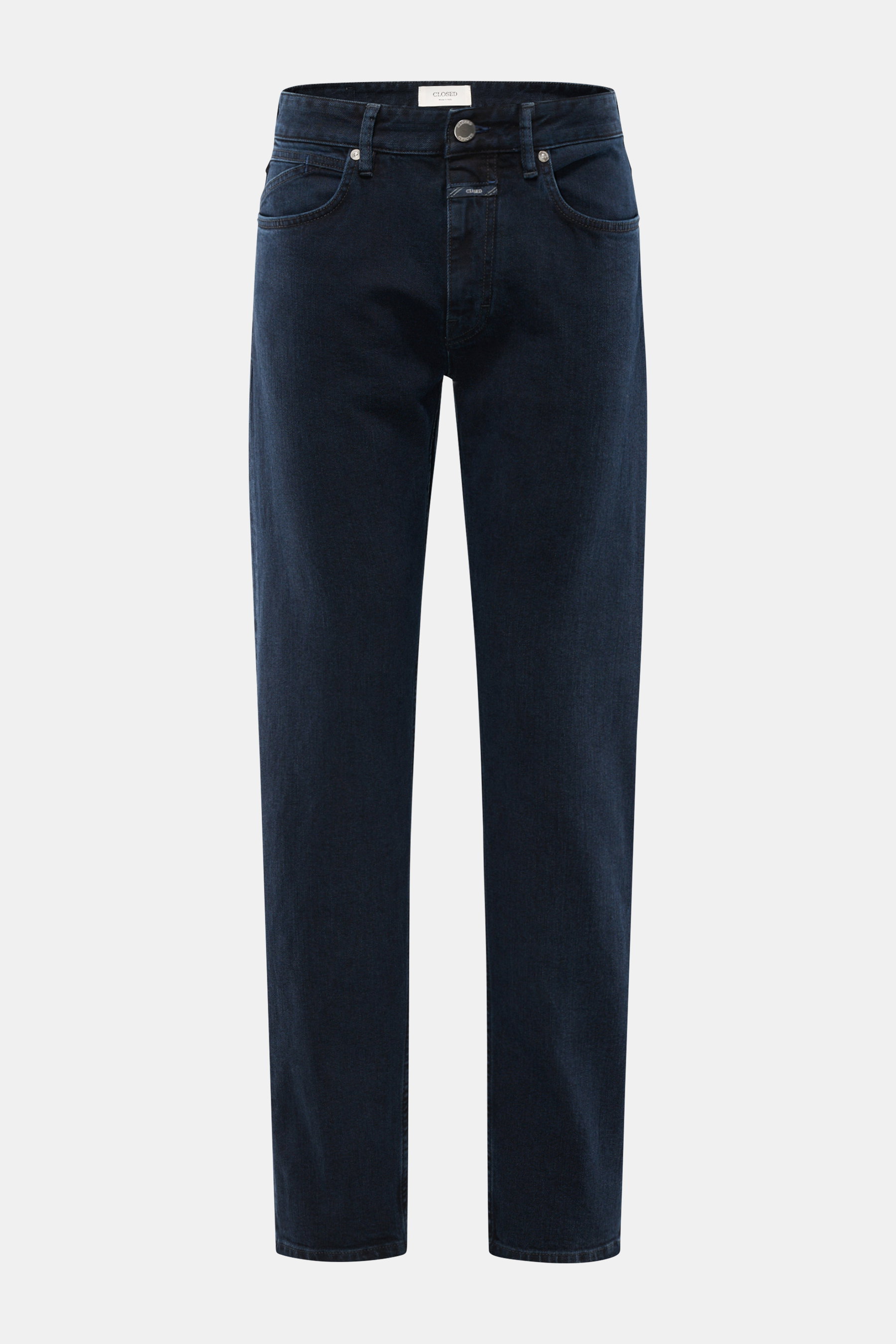 Front view of Closed Jeans 'Cooper' navy, regular fit, slightly tapered denim made of elastic cotton with zip fly and five-pocket style.  

<p>The regular fit jeans 'Cooper' by the Hamburg denim label CLOSED is made from slightly elastic cotton and is the