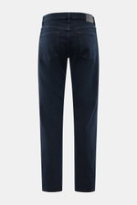 Closed Jeans 'Cooper' navy von CLOSED, Regular Fit, elastische Baumwolle, schmal zulaufend, Rückansicht mit Five-Pocket-Stil, Patch und Zip Fly.