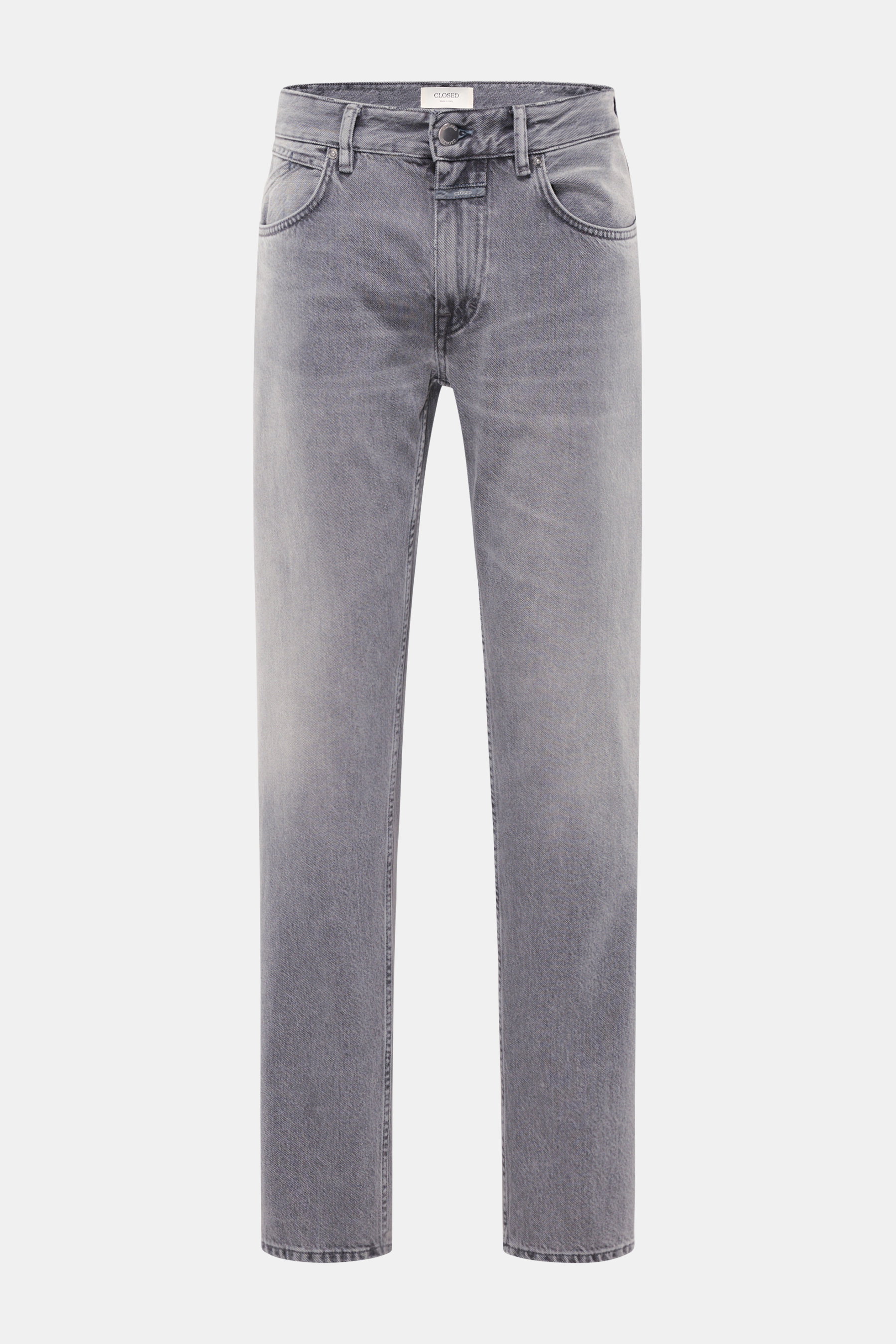 Frontansicht der grauen Closed Jeans 'Cooper True' aus weichem, reiner Baumwoll-Denim, Regular Fit, Five-Pocket-Stil, Zip Fly, mit Waschung und CLOSED-Weblabel.