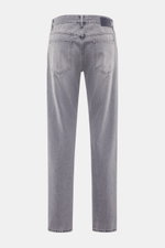 Closed Jeans 'Cooper True' grau, Rückansicht, Regular Fit, Five-Pocket-Stil, Zip Fly, Baumwolle, weicher Griff, leicht schmal zulaufend, authentische Waschung, Patch und Weblabel.
