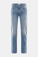 Closed Jeans 'Cooper' rauchblau, Slim Fit Denim mit Five-Pocket-Stil, Zip Fly, leicht elastisch, griffig, schmal zulaufend, Frontalansicht.