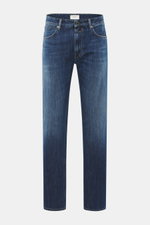 Closed Jeans 'Cooper' dunkelblau im Five-Pocket-Stil, Regular Fit, Zip Fly, authentische Waschung, aus reiner Baumwolle, frontal fotografiert.