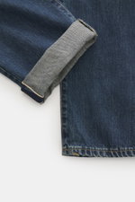 The.Nim Standard Jeans 'Reed' graublau, Detailaufnahme von unten mit umgeschlagenem Saum, japanischer Selvedge-Denim, Tapered Fit, reine Baumwolle, Button Fly, Five-Pocket-Stil.