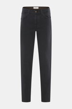 Frontaufnahme der Barmas Venezia Jeans 'Denver' anthrazit, Denim aus Baumwolle mit Cashmere, leicht elastisch, weicher Griff, Regular Fit, schmal zulaufend, Five-Pocket-Stil, Button Fly, geprägtes Leather Patch.