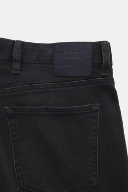Rückansicht der Barmas Venezia Jeans 'Denver' anthrazit mit Five-Pocket-Stil, geprägtem Leather Patch, Regular Fit, schmal zulaufend, leicht elastisch, Baumwolle mit Cashmere, weicher Griff, Button Fly.