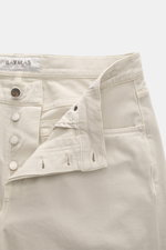 Close-up front view of Barmas Venezia Jeans 'Denver' beige, denim made from cotton with cashmere, slightly elastic, soft touch, Regular Fit, tapered slim fit, five-pocket style, button fly, embossed leather patch visible.