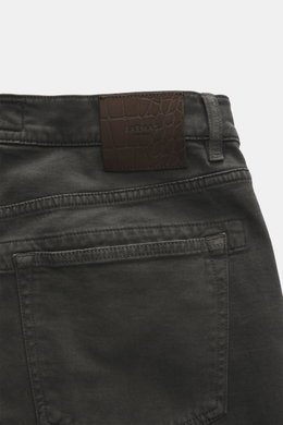 Close-up rear view of Barmas Venezia Jeans 'Denver' grey, denim made from cotton with cashmere, slightly elastic quality, soft touch, regular and tapered fit, five-pocket style, button fly, embossed leather patch on waistband.