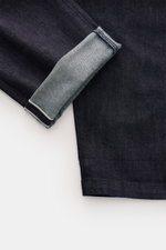 Jeansbeinsaum von 04651/ A trip in a bag Jeans 'Japanese Denim' navy, Detailfoto von innen, japanischer Selvedge-Denim, Slim Fit, gerade.