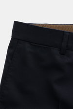 Windsor Wollhose 'Bene' navy, aus elastischer Wolle, Regular Fit, schmal zulaufend, mit Bundknöpfen, Reißverschluss, französischen Taschen, Detailaufnahme oben.