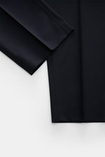 Windsor Wollhose 'Bene' navy aus elastischer Wolle, Regular Fit, leicht schmal zulaufend, mit einfacher Bundfalte, Reißverschluss, Bundknöpfen, fotografiert von oben.