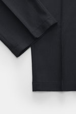 Close-up view of the hem and lower leg area of Windsor Trousers 'Silvi' dark navy melange, showcasing the fine wool-cashmere-microfibre blend fabric and precise stitching. 

<p>The label WINDSOR has created the epitome of stylish men’s trousers with class