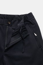 Close-up front view of Emporio Armani Jersey-Jogpants navy showing elastic waistband, zipper, button, and drawstring in fine modal-cotton mix.

Description: <p>Zeitloser Stil trifft Komfort: Die Jogpants von EMPORIO ARMANI überzeugt mit feinem Jersey au