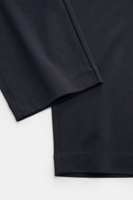 Close-up top-down view of Emporio Armani Jersey-Jogpants navy, showing fine modal-mix jersey fabric with soft texture and elastic cuff.

Description: <p>Zeitloser Stil trifft Komfort: Die Jogpants von EMPORIO ARMANI überzeugt mit feinem Jersey aus Modal