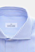 Gherardi Business Hemd Haifisch-Kragen hellblau/weiß gestreift, von oben fotografiert, reine Baumwolle, extra Slim Fit, glatter Griff.