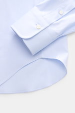 Gherardi Business Hemd Haifisch-Kragen hellblau, Detailaufnahme von Sportmanschette und gerundetem Saum, Panama Baumwolle, Extra Slim Fit.