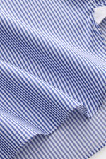 Close-up from above of Borrelli Business Shirt 'Luciano' Shark Collar navy/white striped fabric, showing twill pure cotton, smooth feel, timeless pattern, and fine stitching. Masterful craftsmanship down to the smallest detail: The 'Luciano' shirt by BORR