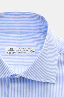 Close-up view of Borrelli Business Shirt 'Luciano' Shark Collar blue/white striped, showcasing fine twill cotton fabric and label.

Description: Masterful craftsmanship down to the smallest detail: The 'Luciano' shirt by BORRELLI embodies Neapolitan tailo