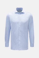 Borrelli Business Hemd 'Nando' Haifisch-Kragen hellblau, Slim Fit, feines Oxford-Webmuster, Perlmuttknöpfe, frontale Perspektive.