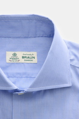 Borrelli Business Shirt 'Nando' Shark Collar Blue/White Checkered viewed from above, showing fine check pattern, pure cotton poplin, and label; masterful craftsmanship with elegant mother-of-pearl buttons, slim fit, French button placket, classic sport cu