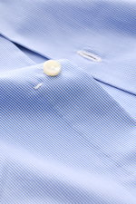 Close-up from above of the Borrelli Business Shirt 'Nando' Shark Collar Blue/White Checkered showing fine cotton poplin, mother-of-pearl button, and detailed stitching. Masterful craftsmanship in Neapolitan tailoring with pure cotton poplin, soft smooth f
