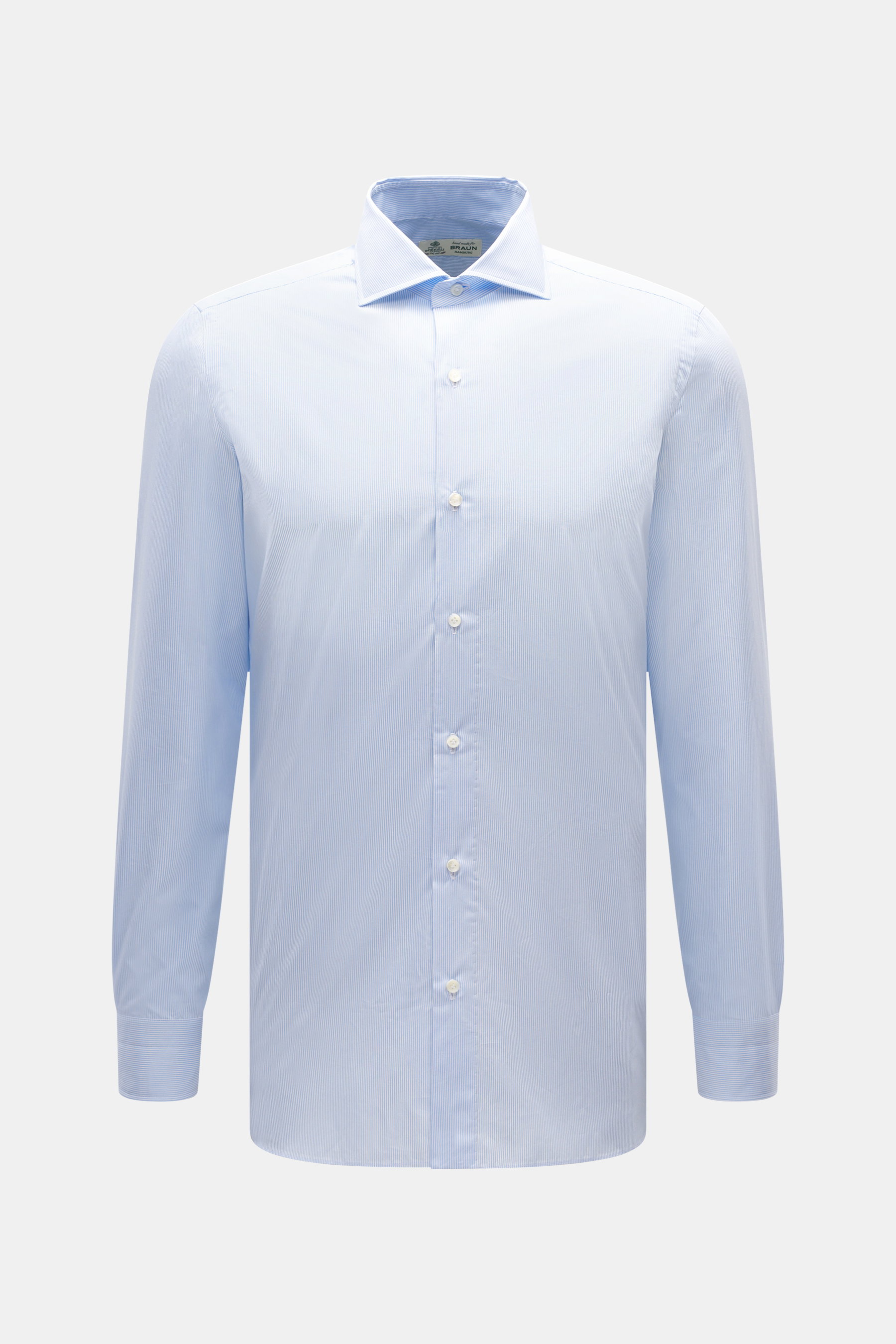 Borrelli Business Hemd 'Nando' Haifisch-Kragen weiß/hellblau gestreift, Slim Fit, reine Baumwolle, glatter Griff, französische Knopfleiste, Sportmanschette, Taillenabnäher, gerundeter Saum, frontal fotografiert.
