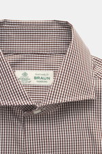 Borrelli Business Hemd 'Nando' Haifisch-Kragen weiß/braun kariert, reine Baumwolle, Slim Fit, weicher Griff, klassische Details, Nahaufnahme von oben.