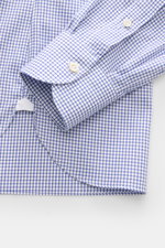 Borrelli Business Hemd 'Nando' Haifisch-Kragen navy/weiß kariert, Detailaufnahme von Manschette und Saum, reiner Baumwolltwill, weiche, fein strukturierte Qualität, feines Karomuster, Regular Fit, französische Knopfleiste mit Perlmuttknöpfen, klassische S